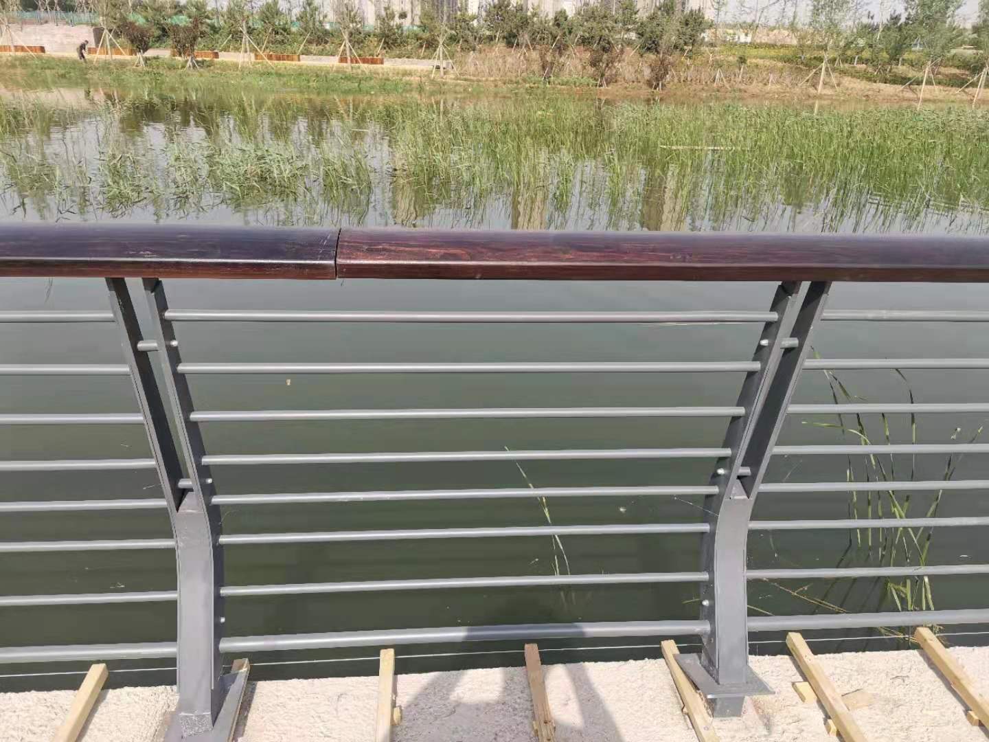 开封市桥梁防撞护栏桥梁护栏 - 价格